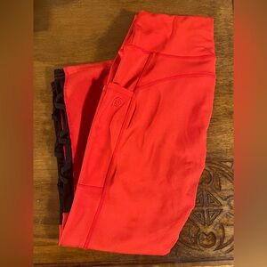 POP Fit Lily Crop Leggings in Red and Black